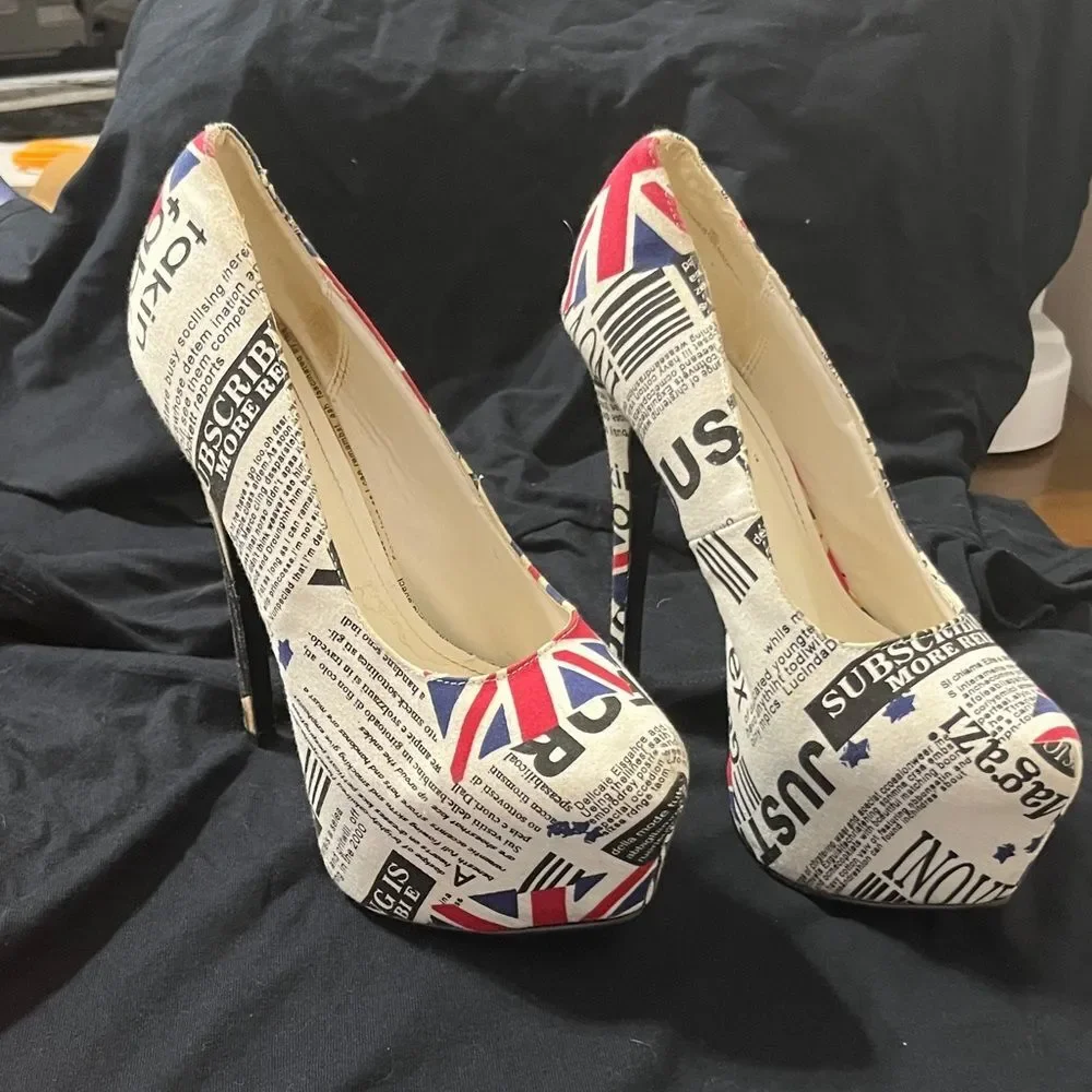 Liliana Newsprint Union Jack Platform Heels. Size 8.5 womens - Picture 4 of 9